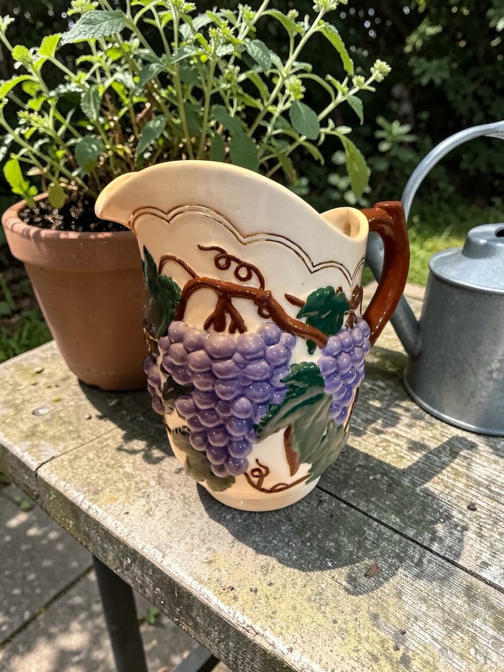 VINTAGE MAJOLICA POTTERY HAND PAINTED GRAPE VINE 7.75" WATER PITCHER